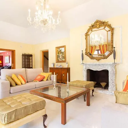 Castle House Luxury Beachfront *