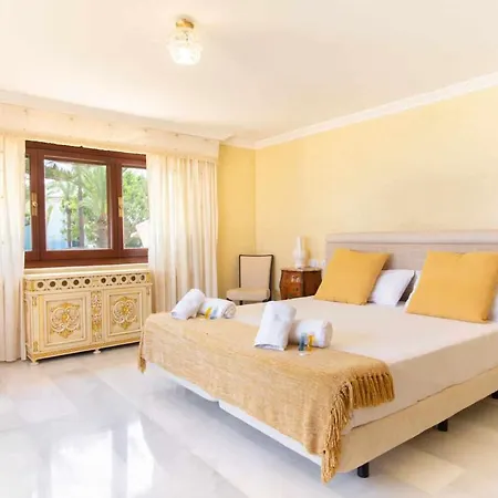 Castle House Luxury Beachfront *