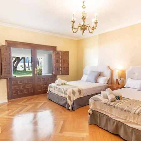 Castle House Luxury Beachfront *