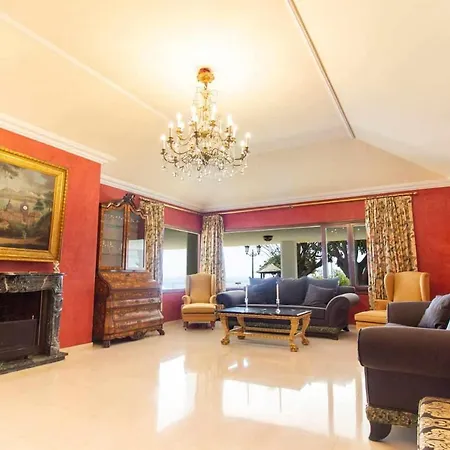 Castle House Luxury Beachfront *