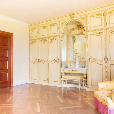 Castle House Luxury Beachfront *